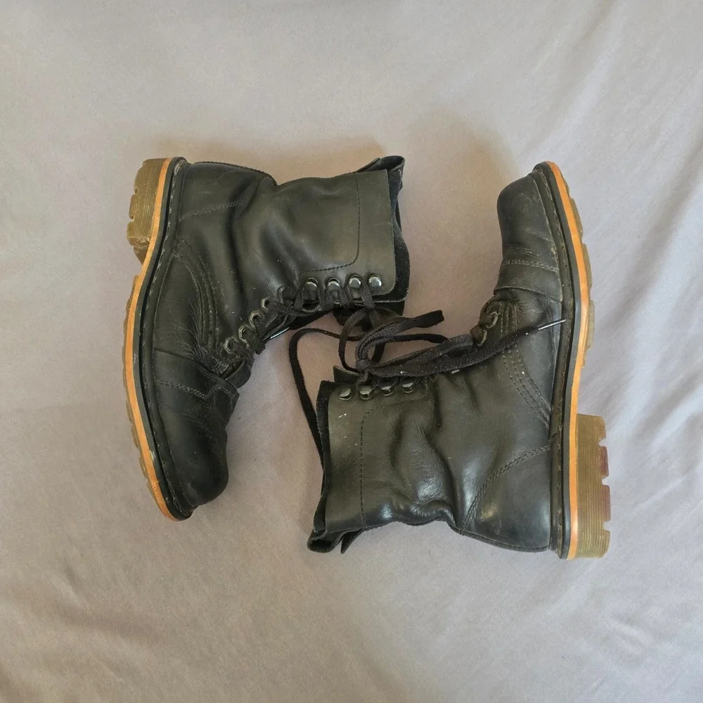 Dr. Martens Pier Boots Mens 8 Black Leather 9-Eye Cap Toe 13337001
